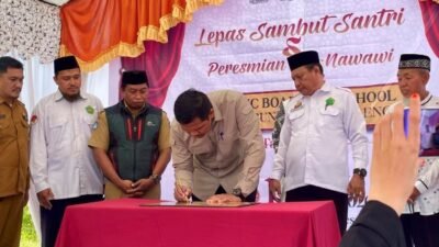 Raih Akreditasi A, Uji Nurdin Beri Bantuan Pembangunan Asrama Pesantren An-Nawawi