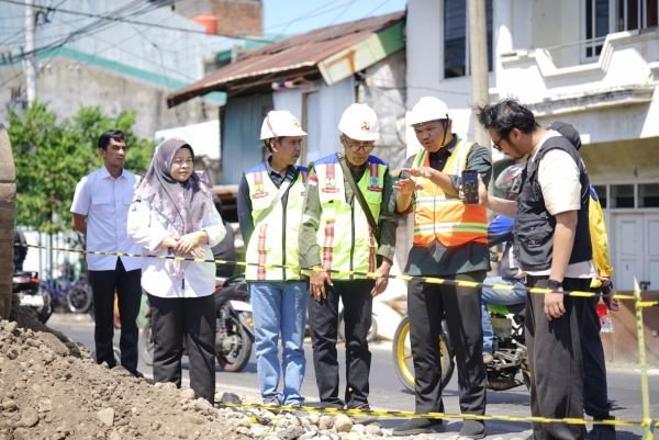 Bupati Bantaeng Tinjau Pengerjaan Dua Jembatan Demi Kelancaran Akses Masyarakat