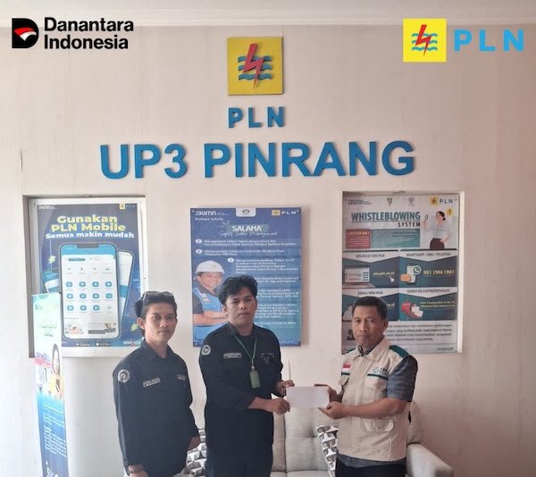 YBM PLN UP3 Pinrang Salurkan Bantuan untuk Program Abdi Bina Desa KMP UNM