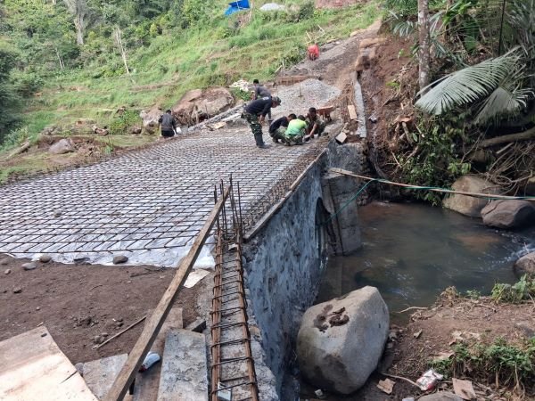 Kodim 1409/Gowa Kebut Pembangunan Jembatan Armco di Tombolopao