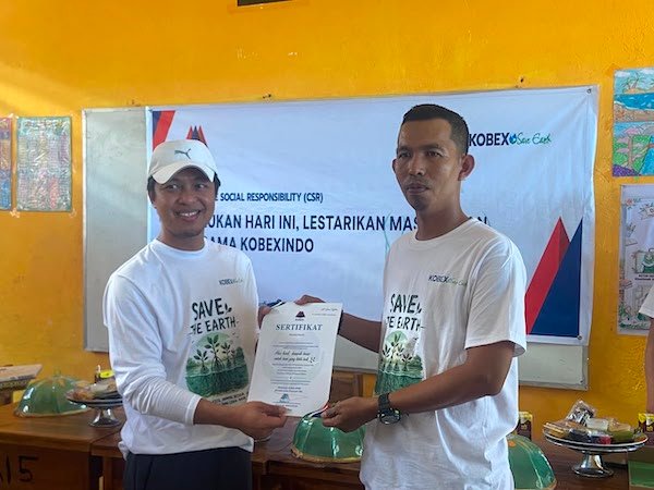 Wujud Pelestarian Lingkungan, Kobexindo Tanam Ratusan Mangrove di Maros