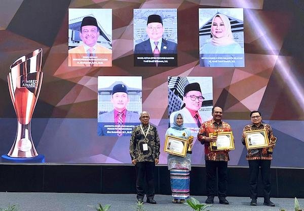 Andi Tenri Indah Raih Legislator Terbaik Bidang Komunikasi