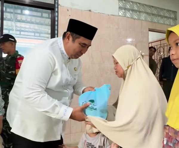Masyarakat Camba Terima Bantuan Daging Kurban dari Presiden