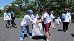 Lindungi Ekosistem Laut, Pertamina Trans Kontinental Gelar Bersih Pantai di Bitung