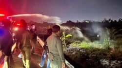 Asap Pembakaran Sampah Ganggu Pegendara Dijalan Leimena, Diduga Ulah ODGJ