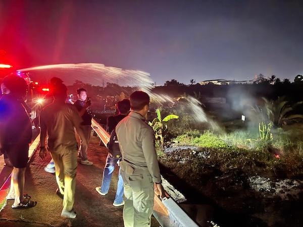 Asap Pembakaran Sampah Ganggu Pegendara Dijalan Leimena, Diduga Ulah ODGJ