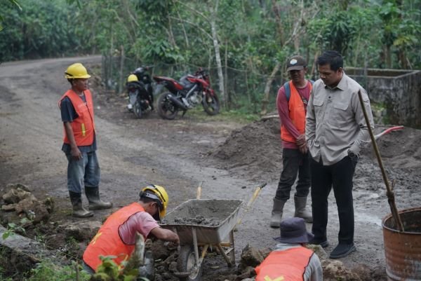 Bupati Bantaeng Tinjau Perbaikan Jalan Biringere untuk Akses Tani