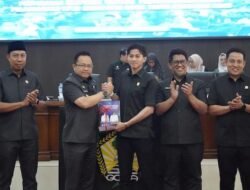 Hadiri Rapat Paripurna DPRD, Wabup Gowa Serahkan Ranperda Pertanggungjawaban APBD 2025