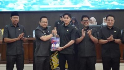 Hadiri Rapat Paripurna DPRD, Wabup Gowa Serahkan Ranperda Pertanggungjawaban APBD 2025