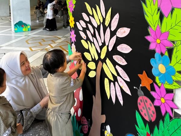 KB-TK Islam Athirah Makassar Peringati Hari Anak Nasional Lewat Pohon Impian