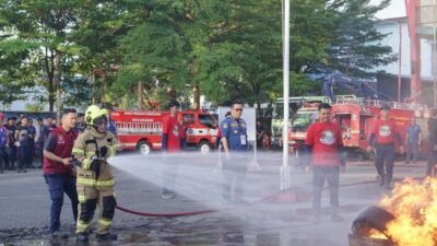 Damkarmat Makassar Luncurkan Api Bahari Perkuat Kesiapsiagaan Warga Pulau