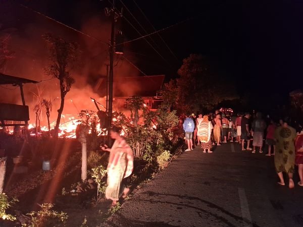 Diduga Cekcok Dengan Istri, Pria di Jeneponto Nekat Bakar Rumah Sendiri