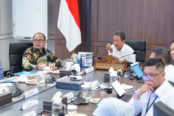 Gubernur SDK Audiensi ke Menteri KKP, Sulbar Dapat 28 Desa Nelayan dan Kapal 30 GT