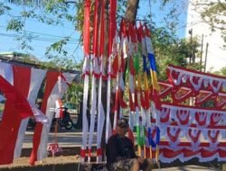 Jelang HUT RI, Penjual Umbul-Umbul 17 Agustus Mulai Ramai di Makassar