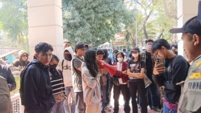 Warga Bara-Baraya Kecewa Gedung DPRD Makassar Sepi saat Aksi Aspirasi