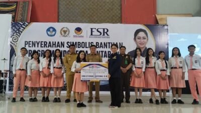 Eva Stevani Rataba Serahkan PIP 2026 untuk Pelajar di Toraja Utara