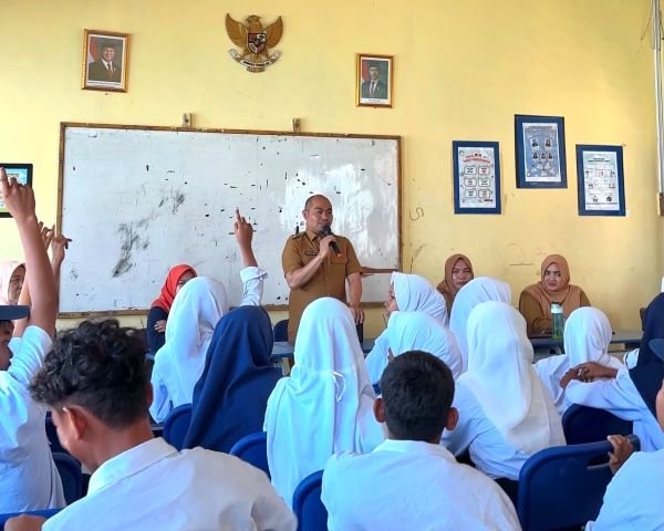 Diskominfo Makassar Edukasi Literasi Digital Anak Pulau Bonetambo