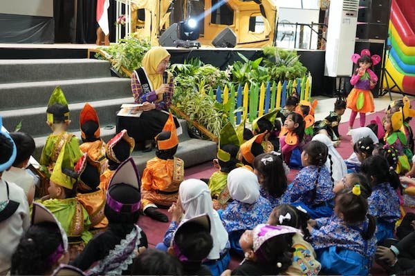 Ngak Cuma Dongeng, Bunda PAUD Makassar Ajak Anak Cintai Lingkungan