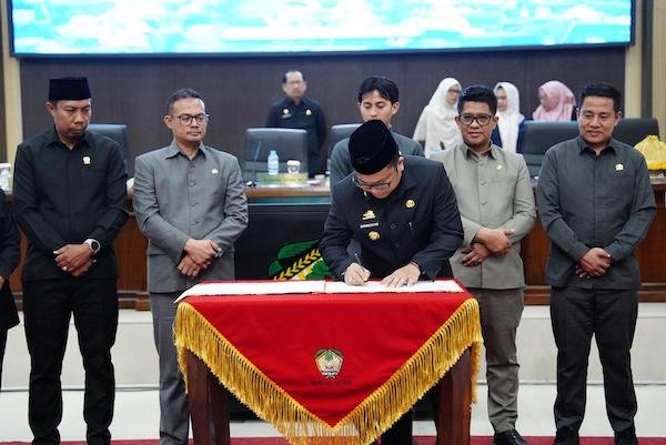 Tok! Perda Pertanggungjawaban APBD Gowa 2025 Disahkan, Wabup-Sekda Kompak Hadir