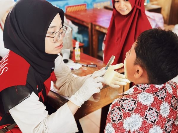 KKN-PK Unhas Dukung Skrining Kesehatan Ratusan Siswa SD di Panca Rijang