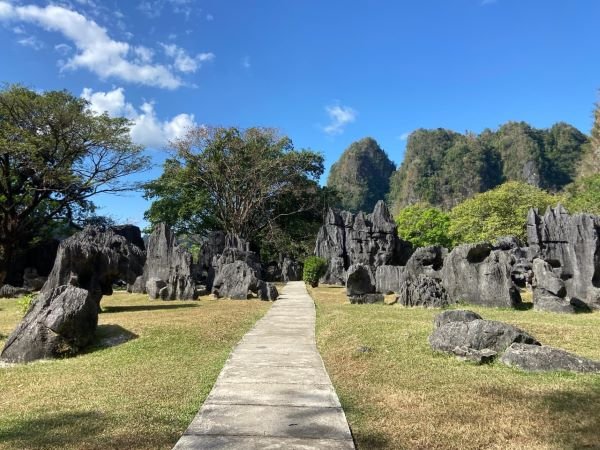 Leang-Leang Maros, Jejak Manusia Purba di Balik Megahnya Karst