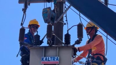 Momen Kemerdekaan RI, PLN ULP Sungguminasa Lakukan Manajemen Trafo di Jalan Poros Pattallassang