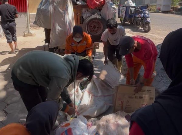 Daya Siapkan Bank Sampah Drive-Thru Disiapkan, Warga Makin Muda Pilah Sampah