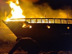 Diduga Dibakar OTK, Kapal Nelayan dan Kapal Latih SMKN 3 Jeneponto Hangus