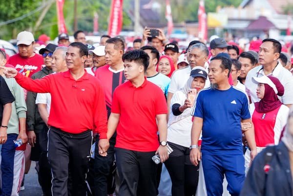 Hari Pramuka ke-65 di Bone, Gubernur Sulsel-Mentan RI Lepas Ribuan Peserta Jalan Sehat