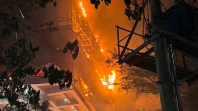 Mall Nipah Makassar Terbakar, Api Diduga dari Korsleting Neon Box