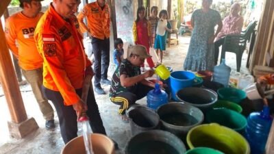 Atasi Kekeringan, BPBD Jeneponto Salurkan Bantuan Air Bersih di Kayu Loe Timur