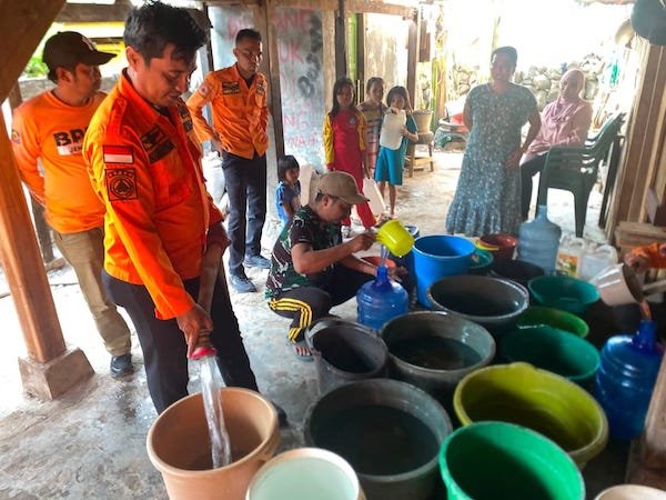 Atasi Kekeringan, BPBD Jeneponto Salurkan Bantuan Air Bersih di Kayu Loe Timur