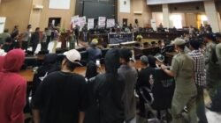 Ruang Paripurna Dikuasai Demonstran, 40 Anggota DPRD Jeneponto Mendadak Menghilang