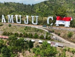 Bendera Merah Putih Raksasa Berkibar di Mamuju City