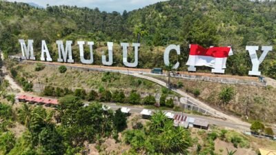 Lanal Mamuju dan BPBD Sulbar Kibarkan Bendera Raksasa di Mamuju City