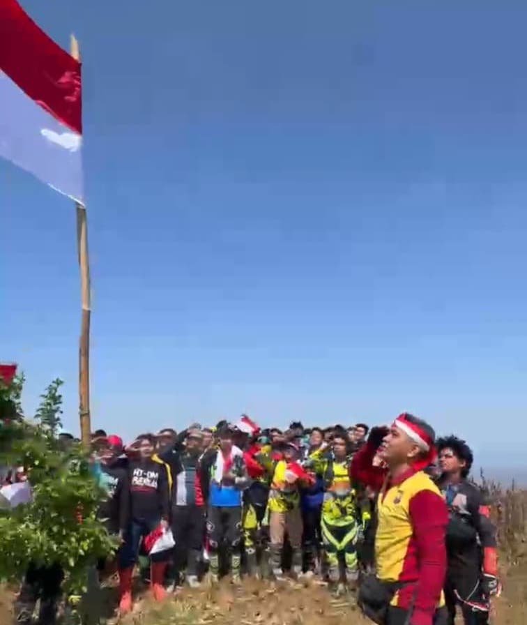 Tembus Puncak Bulu Pengka, Polres Jeneponto Gelar Kirab Merah Putih
