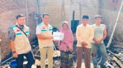 Tebar Kebaikan Jelang HUT RI, YBM PLN UP3 Makassar Selatan Bantu Korban Kebakaran di Toddopuli