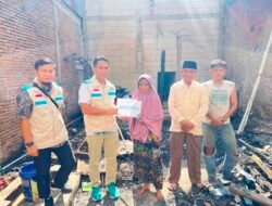 Tebar Kebaikan Jelang HUT RI, YBM PLN UP3 Makassar Selatan Bantu Korban Kebakaran di Toddopuli