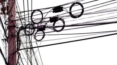 DPRD Minta Pemkot Tertibkan Kabel Internet dan TV Kabel Semrawut di Makassar