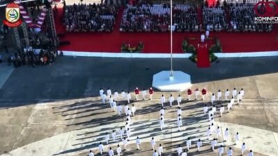 Formasi Penyu Paskibraka Makassar Curi Perhatian di HUT ke-81 RI