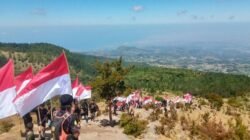 Rayakan Kemerdekaan Diatas Awan, 81 Merah Putih Tembus Puncak Bulu Bialo Jeneponto
