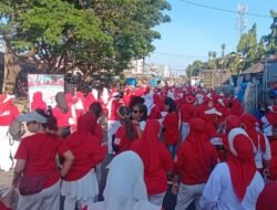 Pedagang Pasar Senggol Gelar Senam Kemerdekaan, Warga Tumpah Ruah