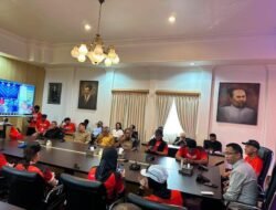 Sambangi Gereja Toraja, Ganjar Pranowo Kenang Hangatnya Toleransi di Tongkonan Sanggulele