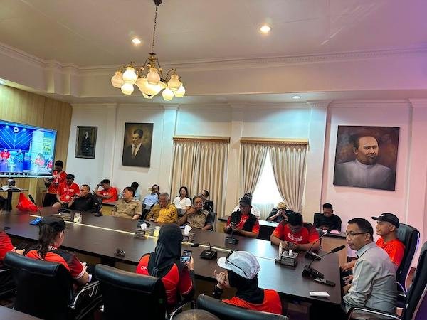 Sambangi Gereja Toraja, Ganjar Pranowo Kenang Hangatnya Toleransi di Tongkonan Sanggulele