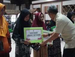 Pemkab Jeneponto Serahkan Santunan Kepada 60 Janda Veteran dalam Rangka HUT RI ke-81