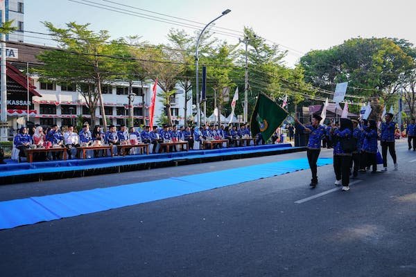 Saksikan Pawai Taaruf, Gubernur Sulsel Sambut 117 Kontingen MTQ VIII KORPRI Nasional 2026