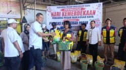 Semarak HUT RI, 80 Petugas Kebersihan Pasar Makassar Terima Sembako