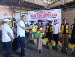 Semarak HUT RI, 80 Petugas Kebersihan Pasar Makassar Terima Sembako