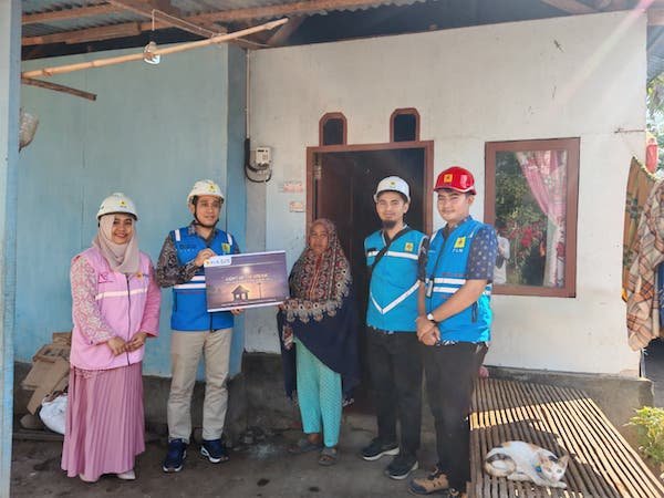 Hari Pelanggan Nasional, PLN UP3 Makassar Selatan Hadirkan Listrik untuk 3 Keluarga di Gowa