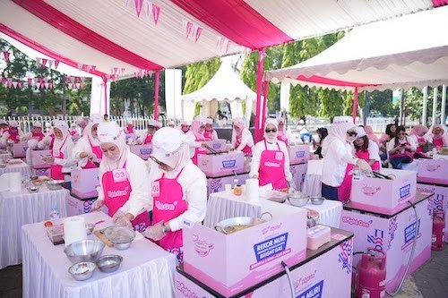Pertamina Patra Niaga Regional Sulawesi Catat Rekor MURI Memasak Serentak di 8 Kota